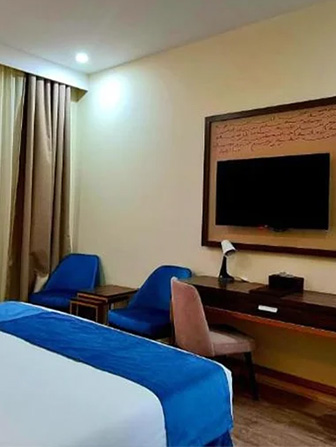 7-night-4-star-deluxe-toronto-umrah-package